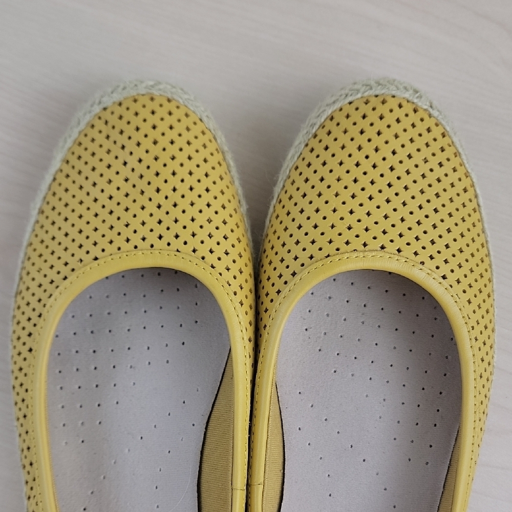 Clarks Mustard Perforated Flats - Picture 9 of 12